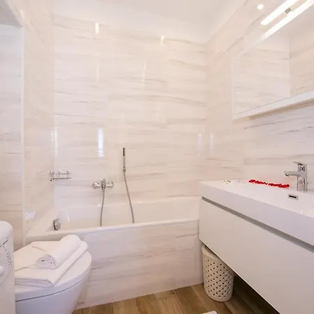 Apartment Sleeps 6 Menaggio